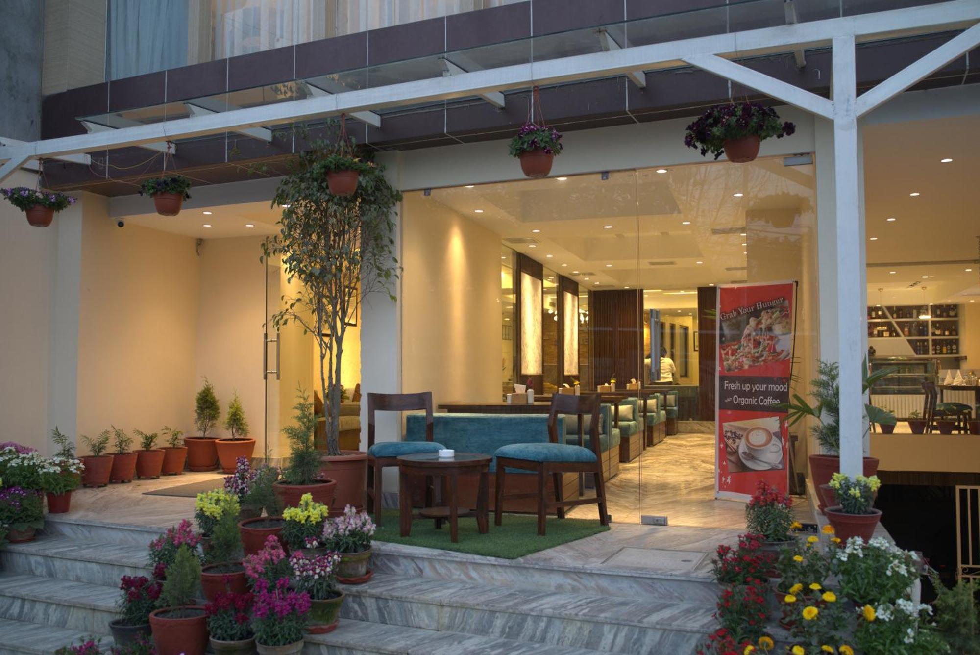 Apex Business Hotel - Airport Catmandu Exterior foto